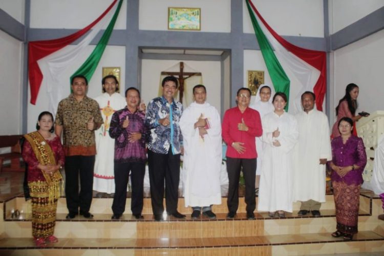 Bupati Nias Barat Hadiri Perayaan Paskah Di Gereja Katolik St. Petrus ...